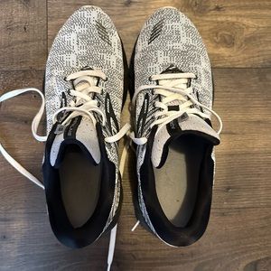 Women’s Brooks Tennis Shoes